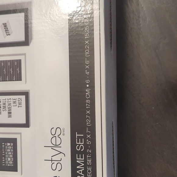 8 Piece Chic Black and White Photo Frame Set - New - Picture 4 of 4